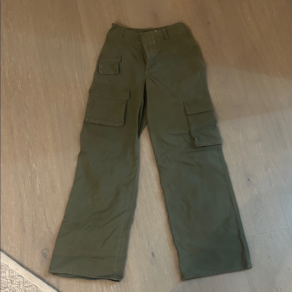 Aritzia women’s Forest Green Cargo Pants
